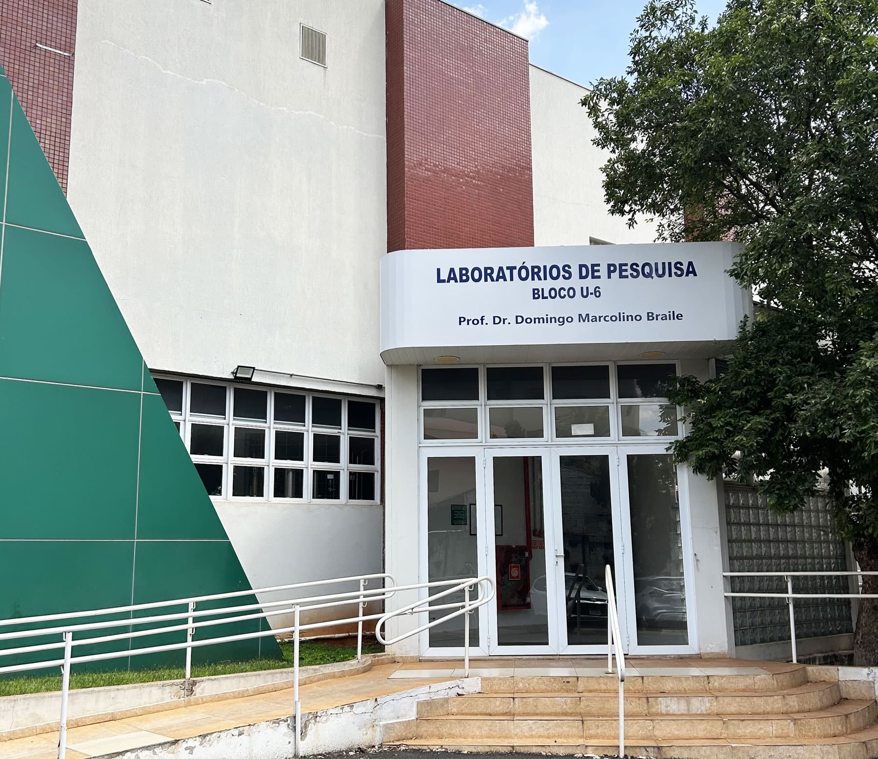 Fachada do Laboratório Multiusuário